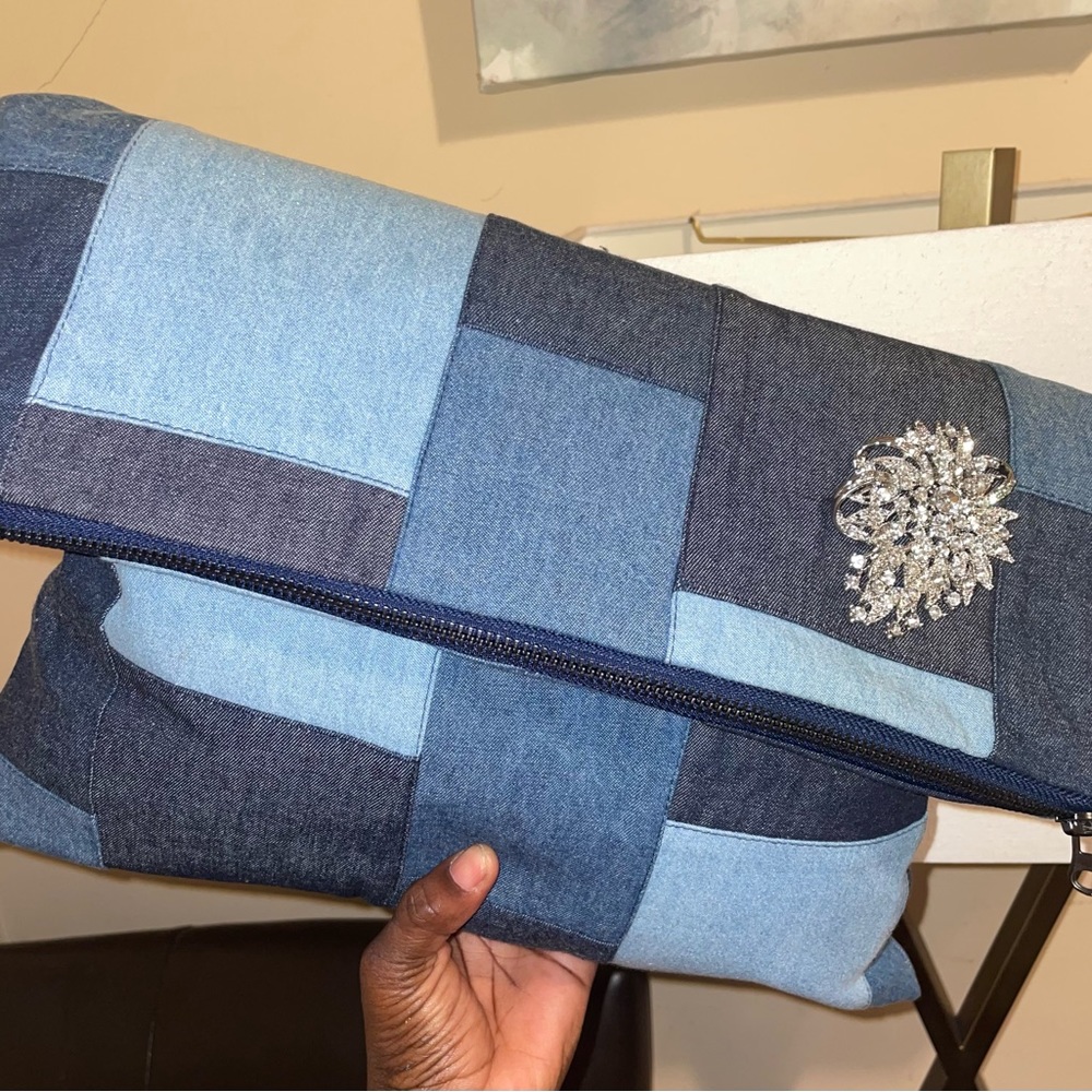 BLUE-JEAN / RED HANDBAG CLUTCH
